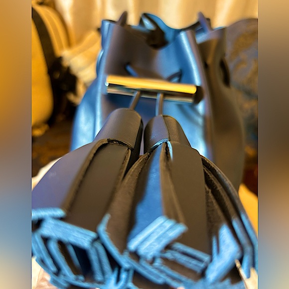 NWOT Building Block - Bucket Bag - Pristine Condition! - Picture 8 of 12